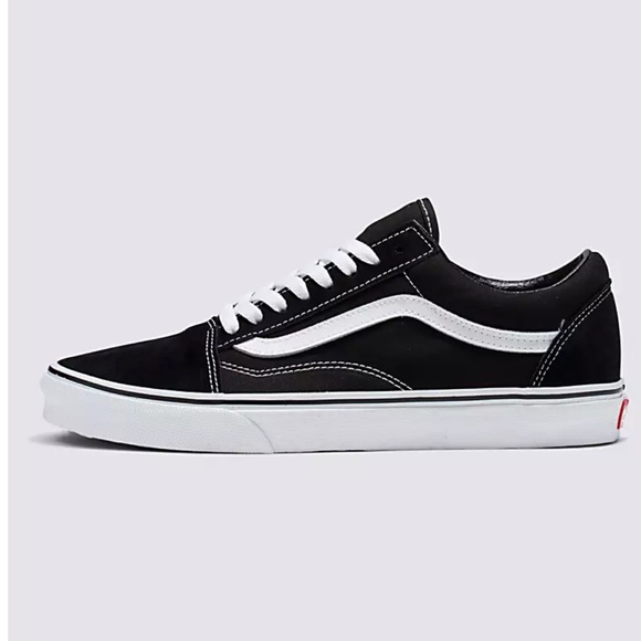 Vans Shoes - Black and white “Old Skool” vans.